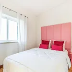 Дом отдыха Retreat, Pool, Beach, Sintra Коларес