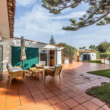 Дом отдыха Retreat, Pool, Beach, Sintra Коларес